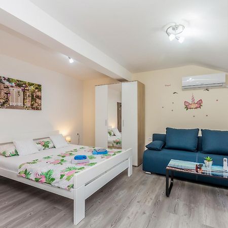 Apartmani Tena Njivice Exterior foto