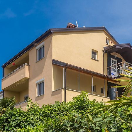 Apartmani Tena Njivice Exterior foto