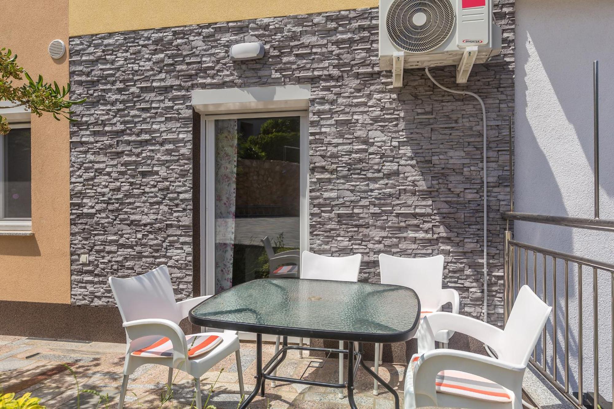 Apartmani Tena Njivice Exterior foto